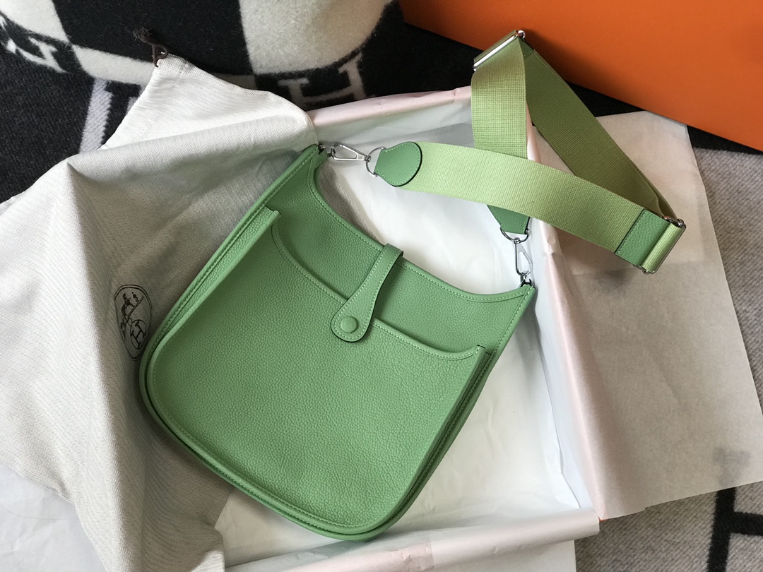 Hermes Evelyne III 29 PM Shoulder Bag In Kiwi Green Clemence Leather